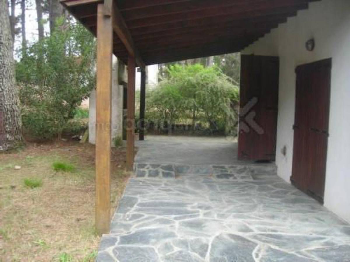 Casa de 3 dormitorios en Mar del Plata, Argentina No. 66310