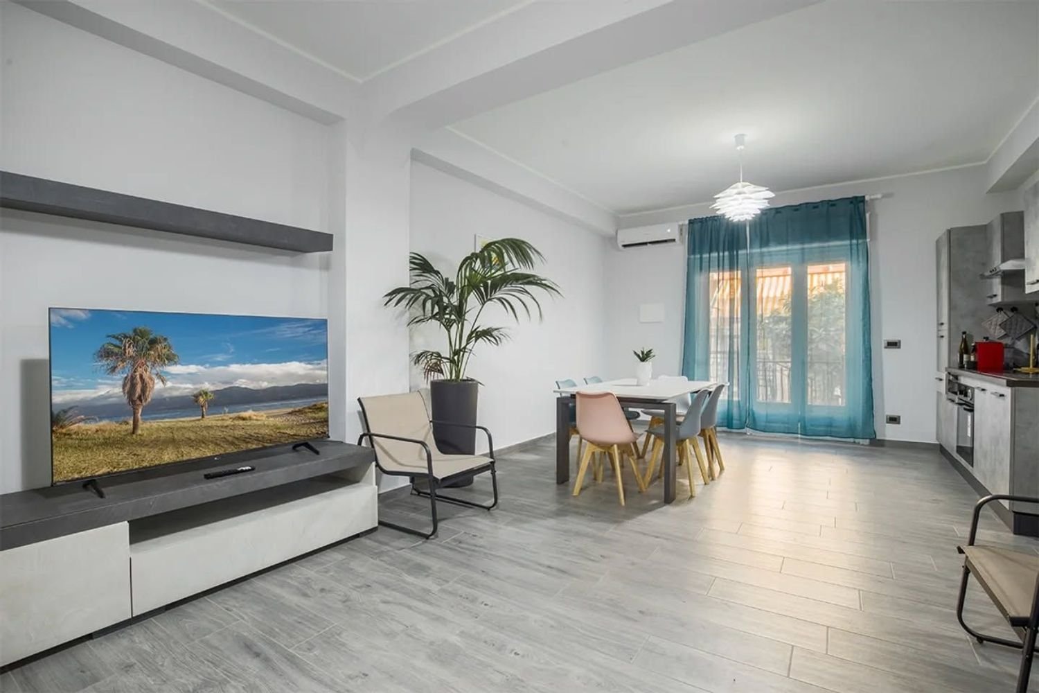 3 bedrooms Apartment in Messina, Italy No. 402320