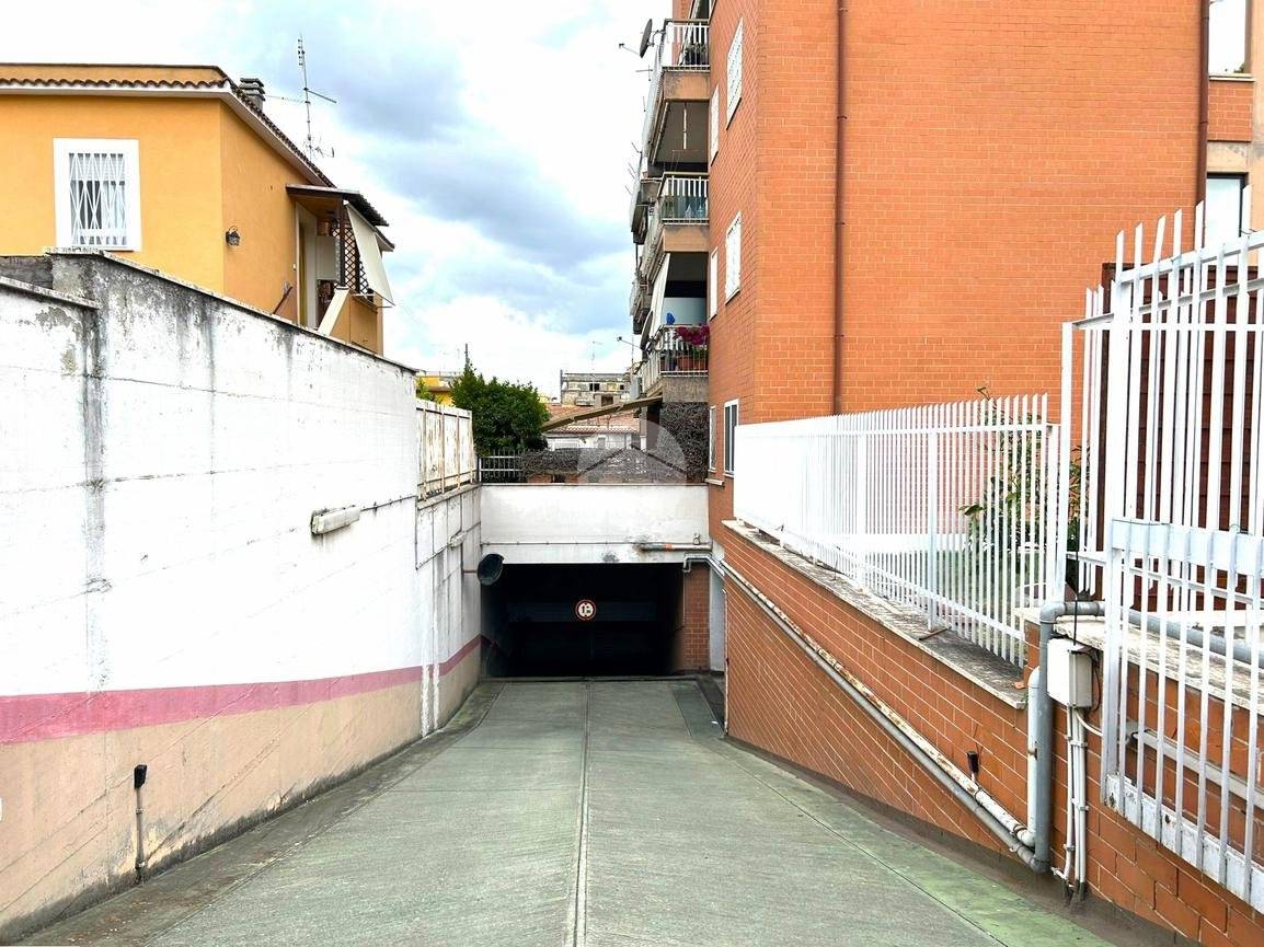 16m² Garage in Rome, Italy No. 148700