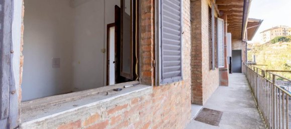 4 rooms Apartment in Siena, Italy No. 224096 3