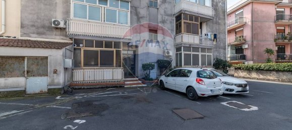 4 rooms Apartment in San Giovanni la Punta, Italy No. 138907 3