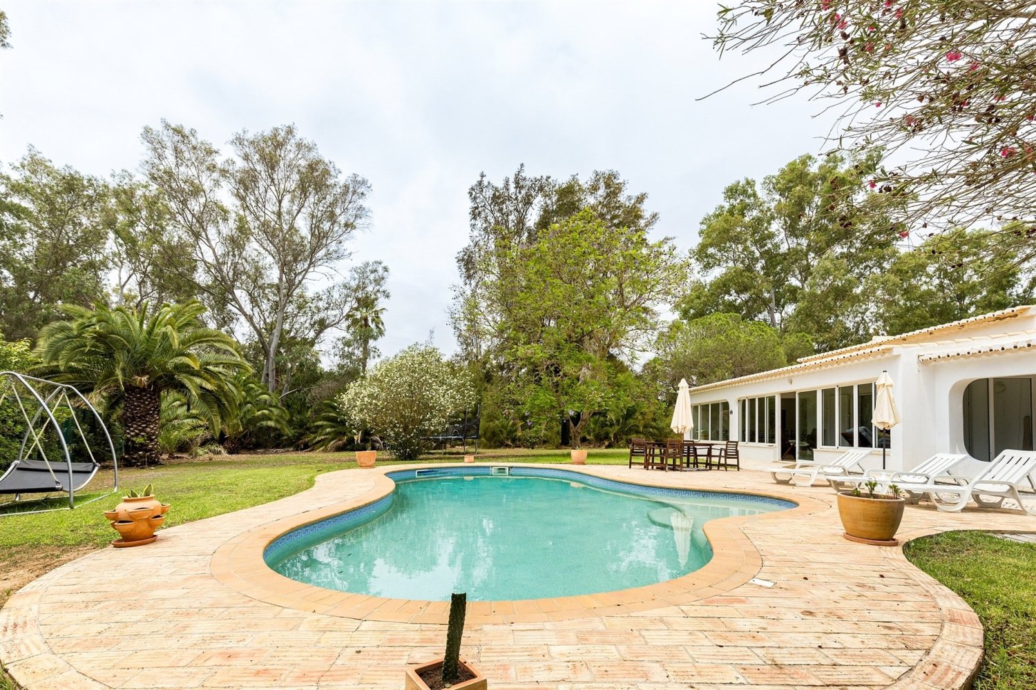 5 bedrooms Villa in Alvor, Portugal No. 21473