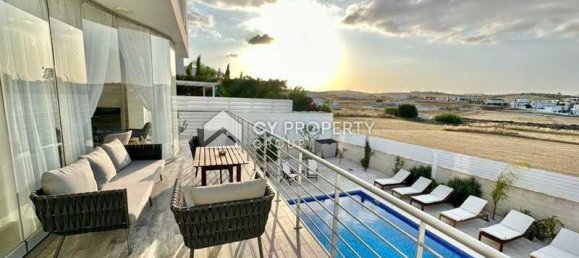 5 bedrooms House in Aradippou, Cyprus No. 12078 3