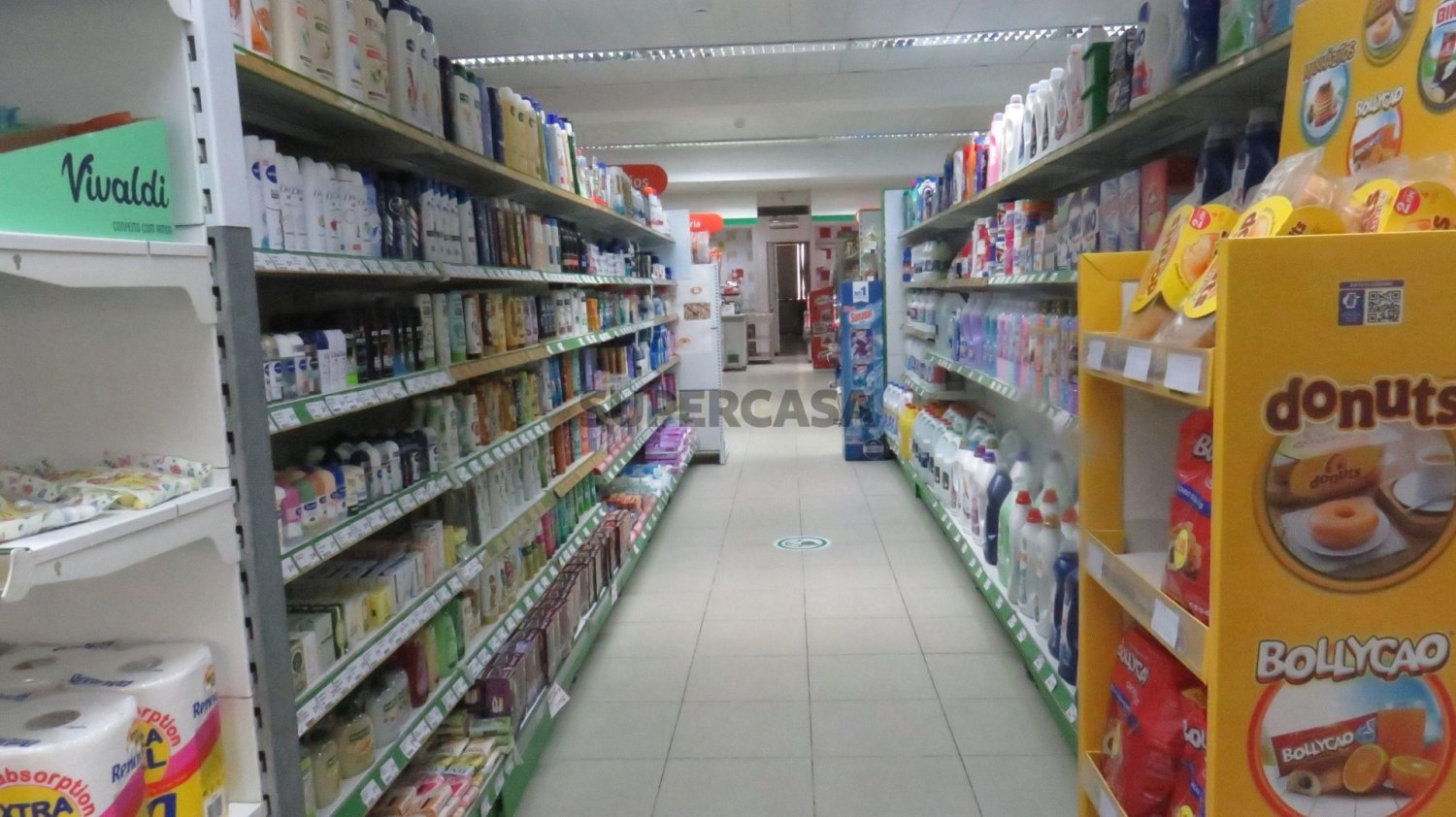 280m² Commercial property in Vila Franca de Xira, Portugal No. 350744