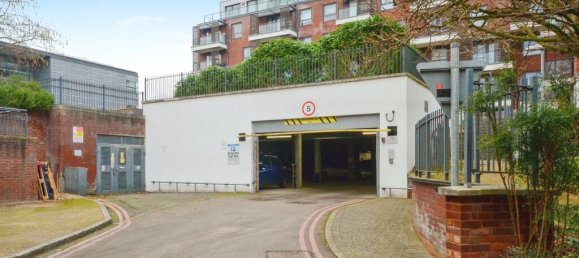 2 bedrooms Apartment in Edgware, United Kingdom No. 6363 5