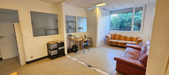 44m² Commercial property in Paris, France No. 344495 6