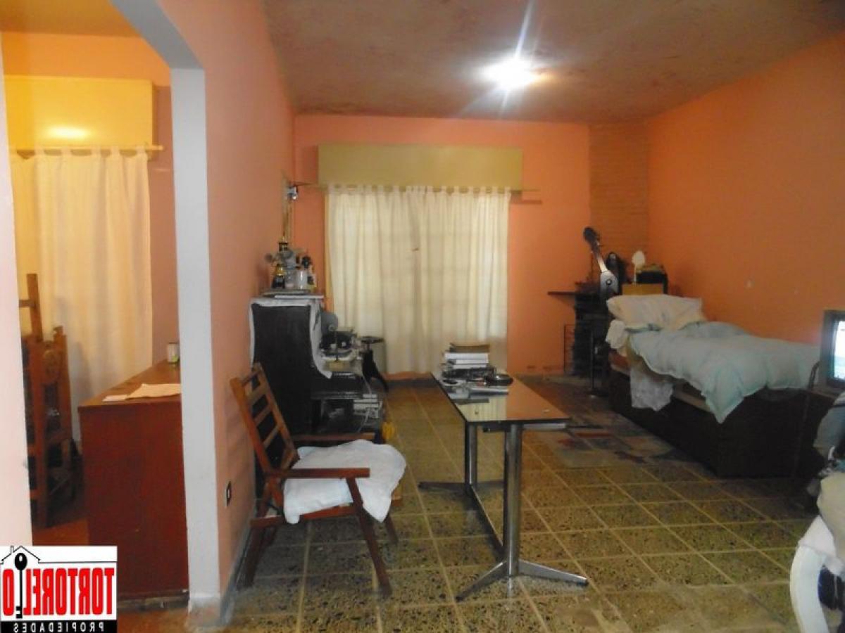 2 bedrooms House in Ituzaingo, Argentina No. 101190