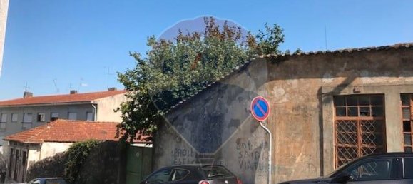 9 bedrooms Building in Porto, Portugal No. 33617 2