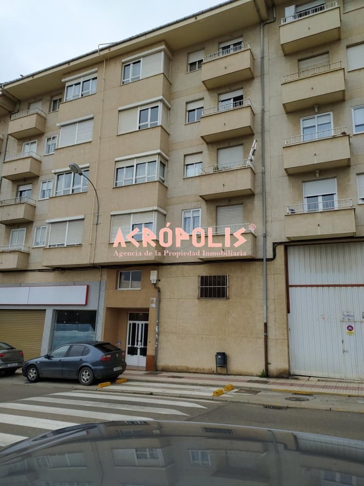 3 bedrooms Apartment in Benavente, Spain No. 79578