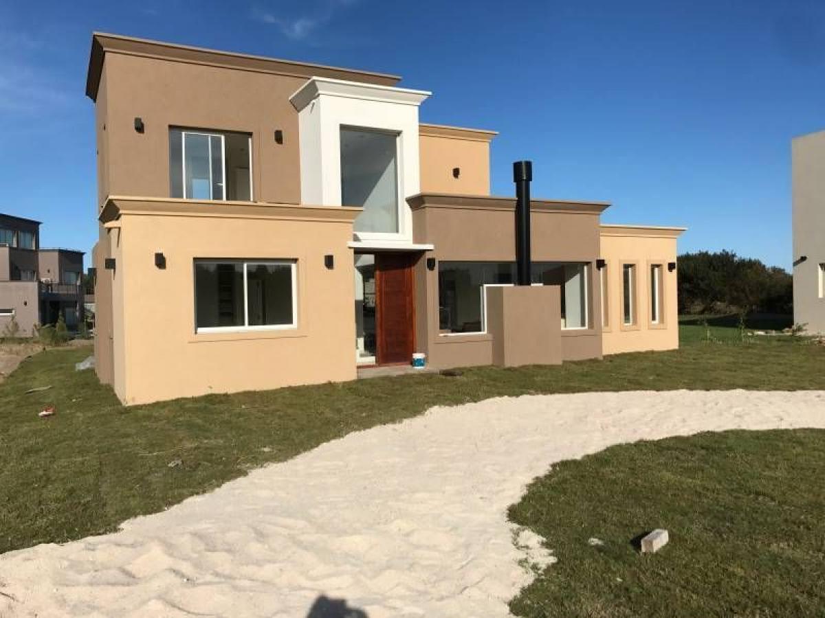 4 bedrooms House in Mar del Plata, Argentina No. 74708