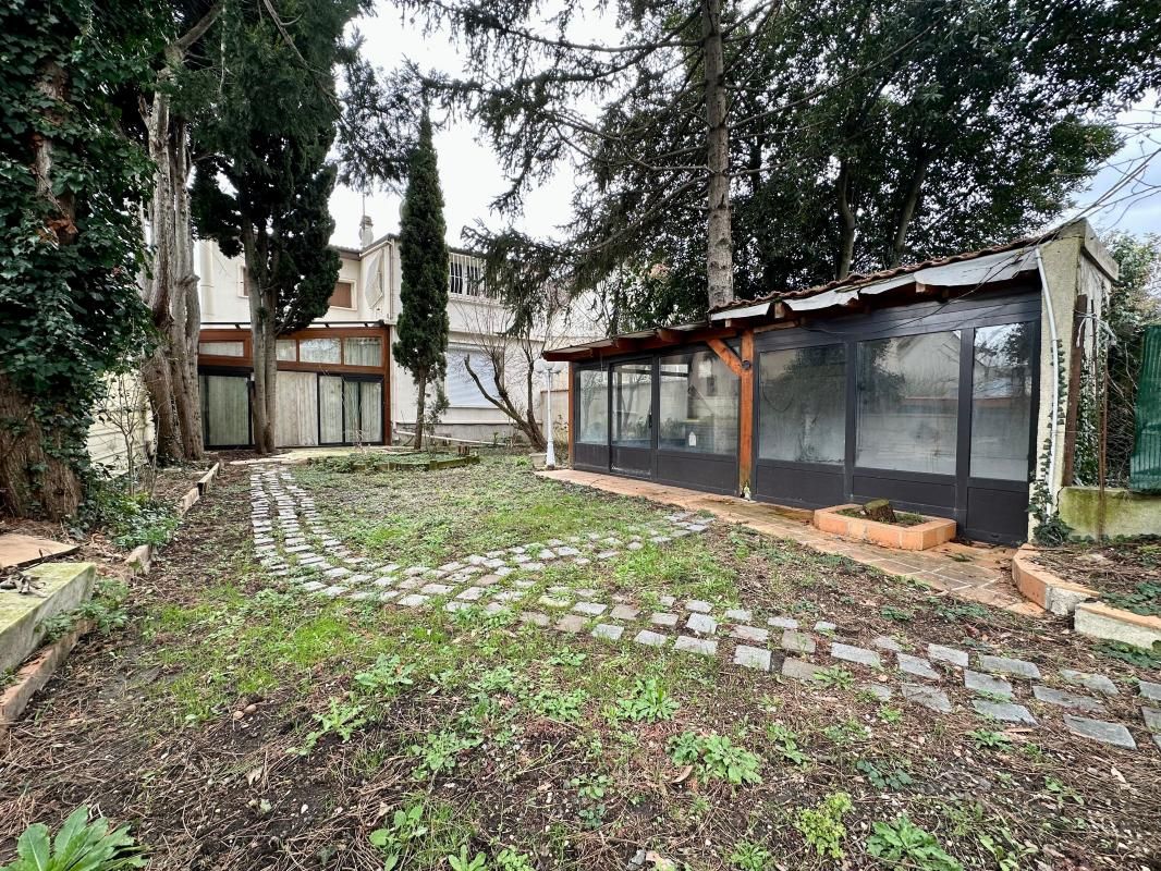 Casa de 3 dormitorios en Epinay-sur-Seine, France No. 131987