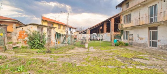 Casa de 4 habitaciónes en Cerano, Italy No. 38105 43