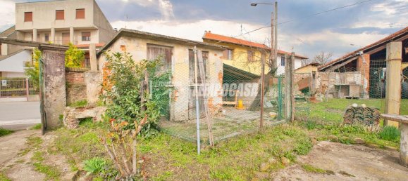 Casa de 4 habitaciónes en Cerano, Italy No. 38105 44