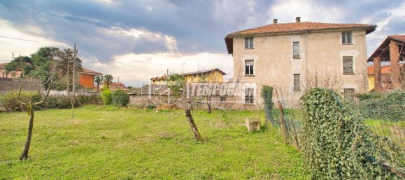 Casa de 4 habitaciónes en Cerano, Italy No. 38105 38