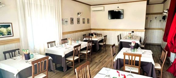 350m² Commercial property in Musile di Piave, Italy No. 229820 2