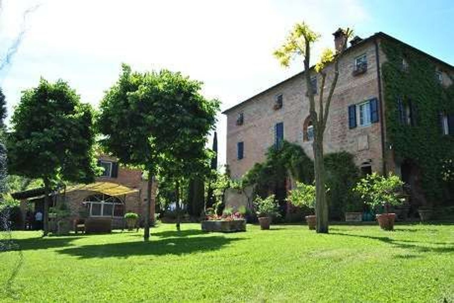 10 rooms House in Sinalunga, Italy No. 25677