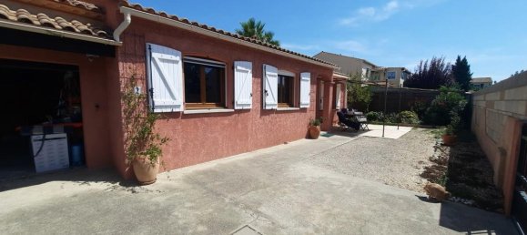 3 bedrooms House in Autignac, France No. 37977 2