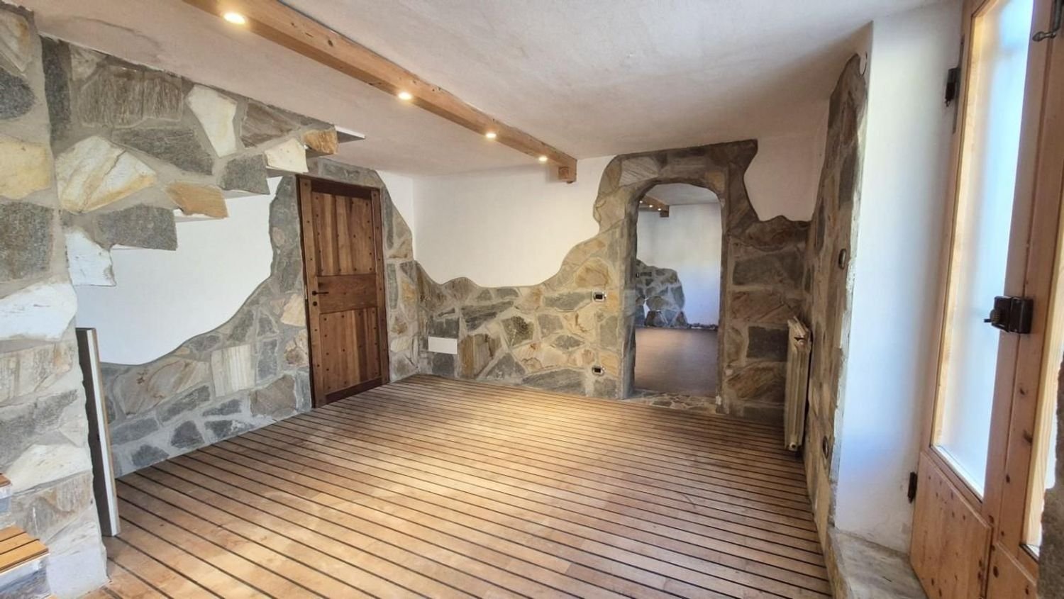 8 rooms House in Camaiore, Italy No. 51757