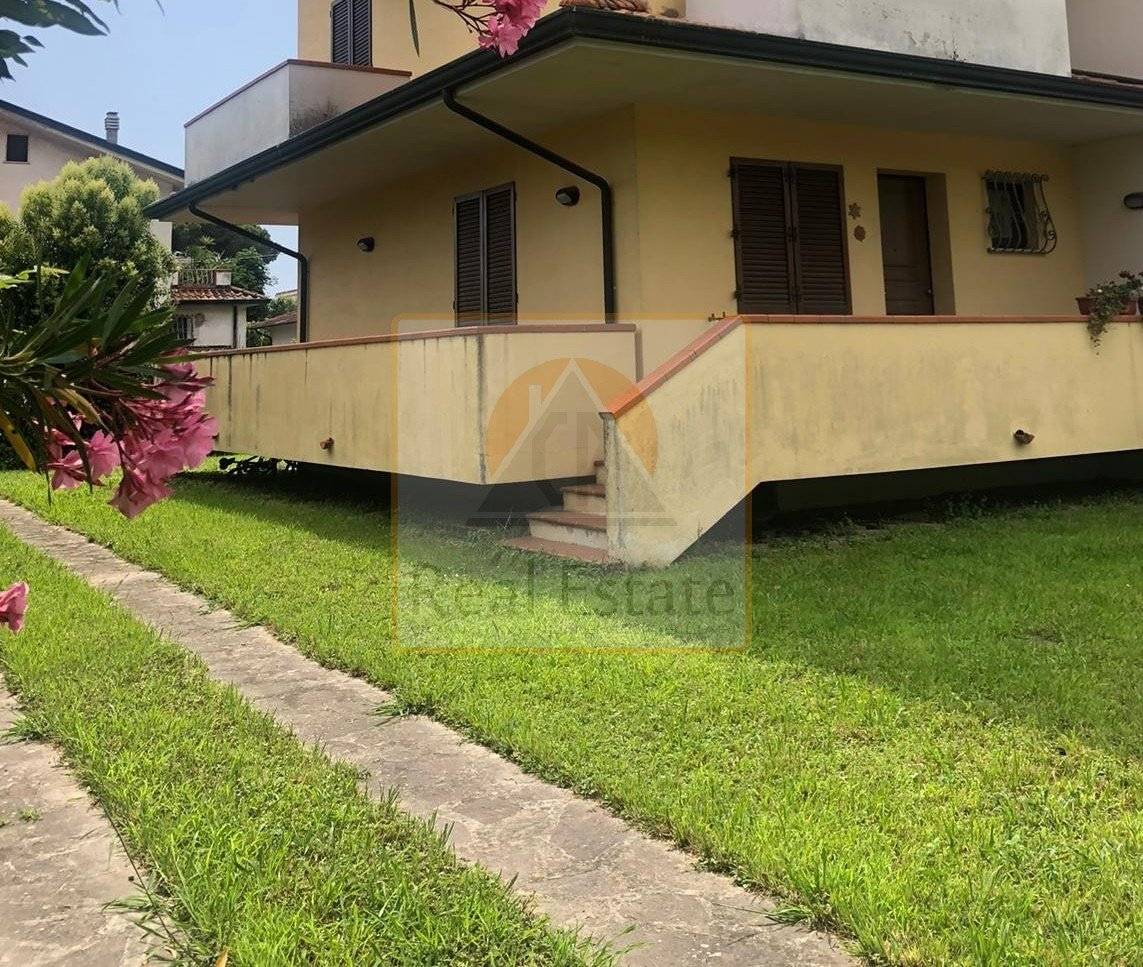 5-salle Villa à Montignoso, Italy No. 159481