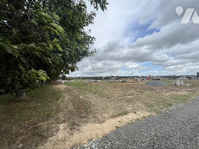 Земельный участок в Шатожирон, Франция № 343200