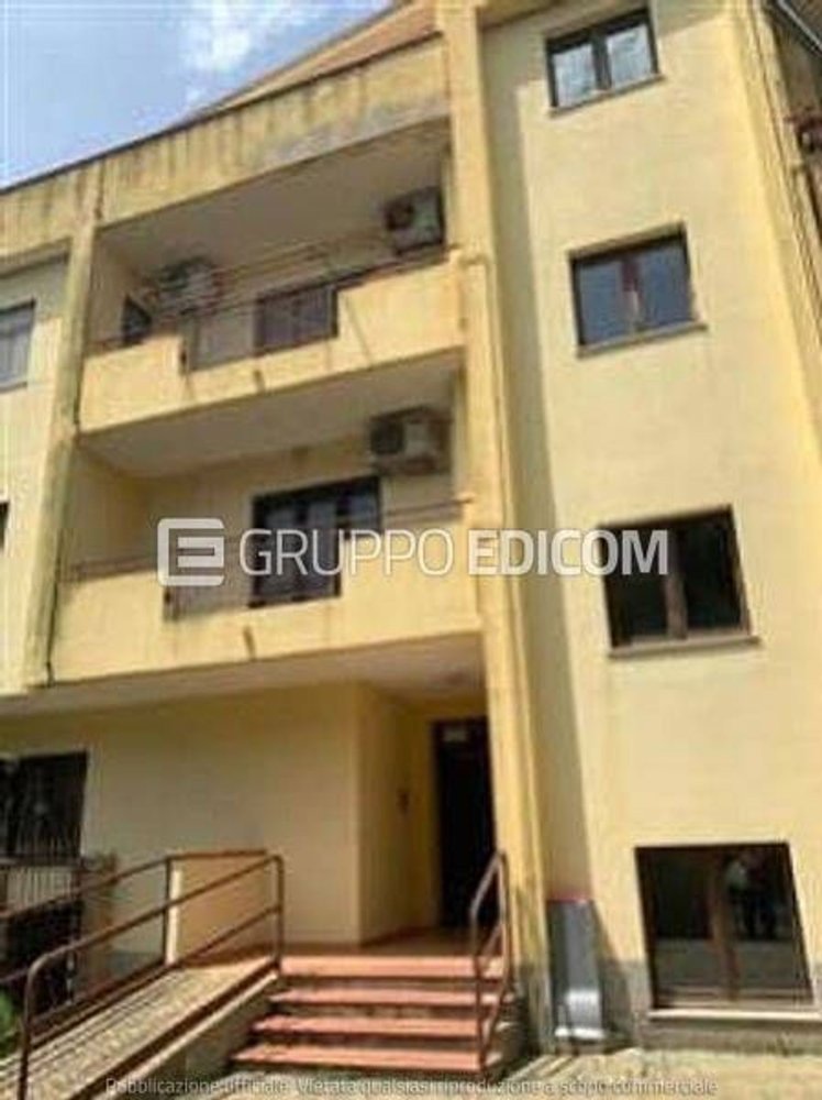 3 rooms Apartment in Crotone, Italy No. 100463