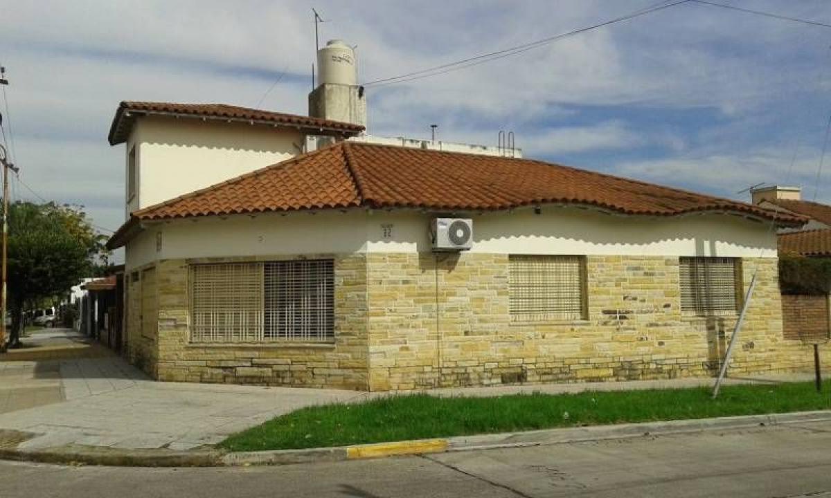 4 bedrooms House in General San Martin, Argentina No. 58913