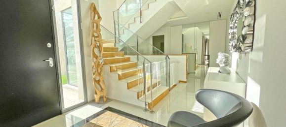 5 غرف نوم فيلا في Torrevieja, Spain رقم 189243 16