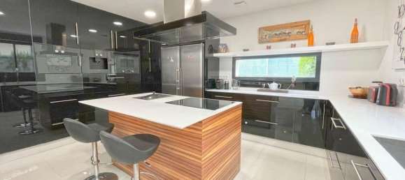 5 غرف نوم فيلا في Torrevieja, Spain رقم 189243 10