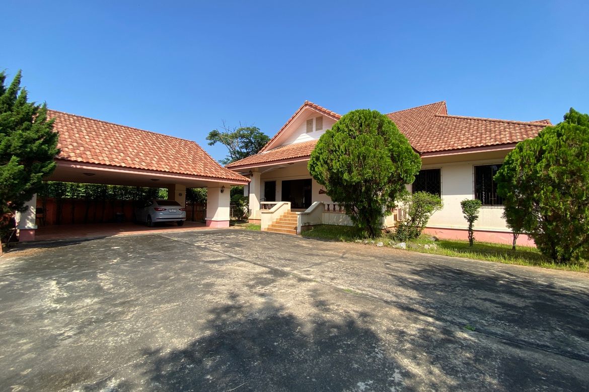 4 bedrooms House in Chiang Mai, Thailand No. 27082