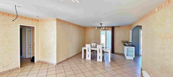 4 bedrooms House in Chevannes, France No. 235864 6