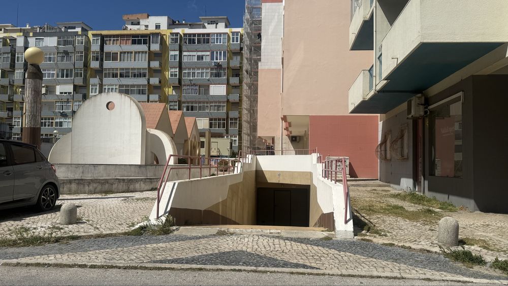  Garage in Costa da Caparica, Portugal No. 198580