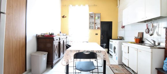 4 rooms Apartment in Livorno, Italy No. 224887 3