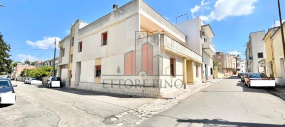 Дом с 11 комнатами в Casarano, Италия № 298711 35