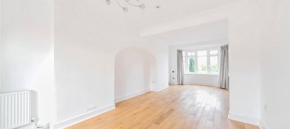 4 bedrooms House in Whetstone, United Kingdom No. 6712 2