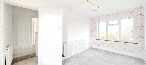 4 bedrooms House in Whetstone, United Kingdom No. 6712 14