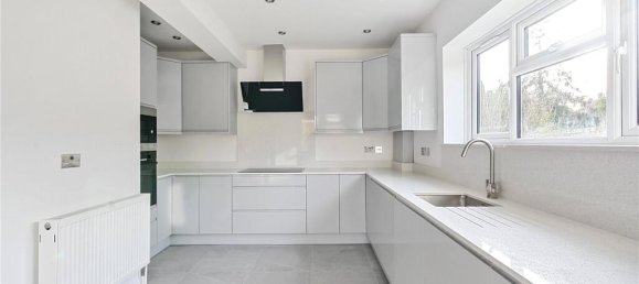 4 bedrooms House in Whetstone, United Kingdom No. 6712 6