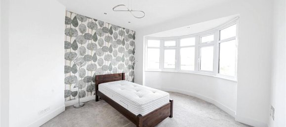 4 bedrooms House in Whetstone, United Kingdom No. 6712 10