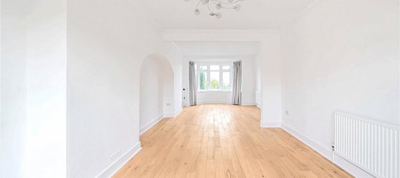 4 bedrooms House in Whetstone, United Kingdom No. 6712 3