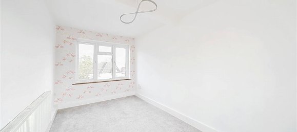 4 bedrooms House in Whetstone, United Kingdom No. 6712 13