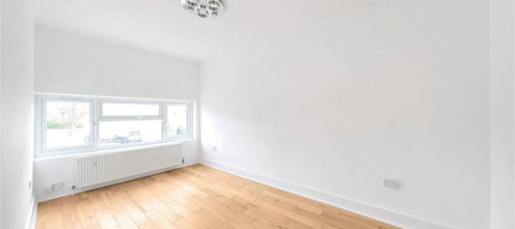 4 bedrooms House in Whetstone, United Kingdom No. 6712 4