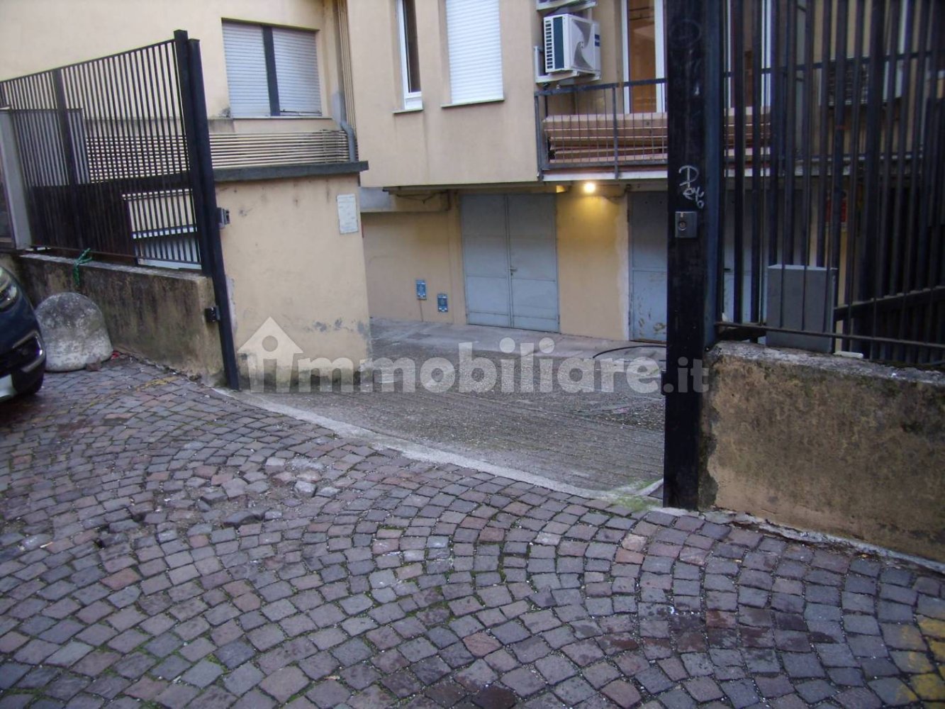 Garage à Pavia, Italy 13m² No. 159007