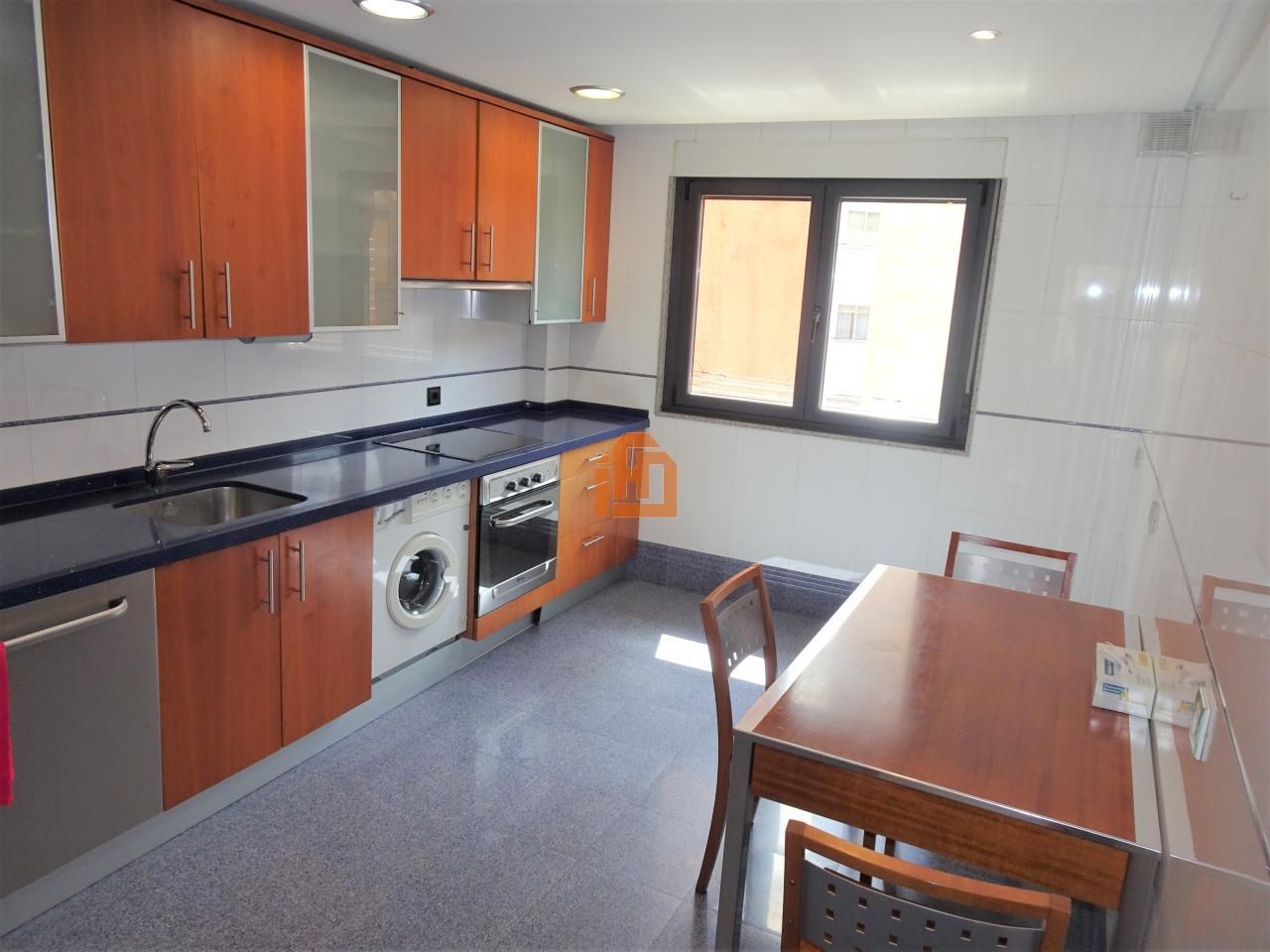 3 bedrooms Duplex in Leon, Spain No. 112765