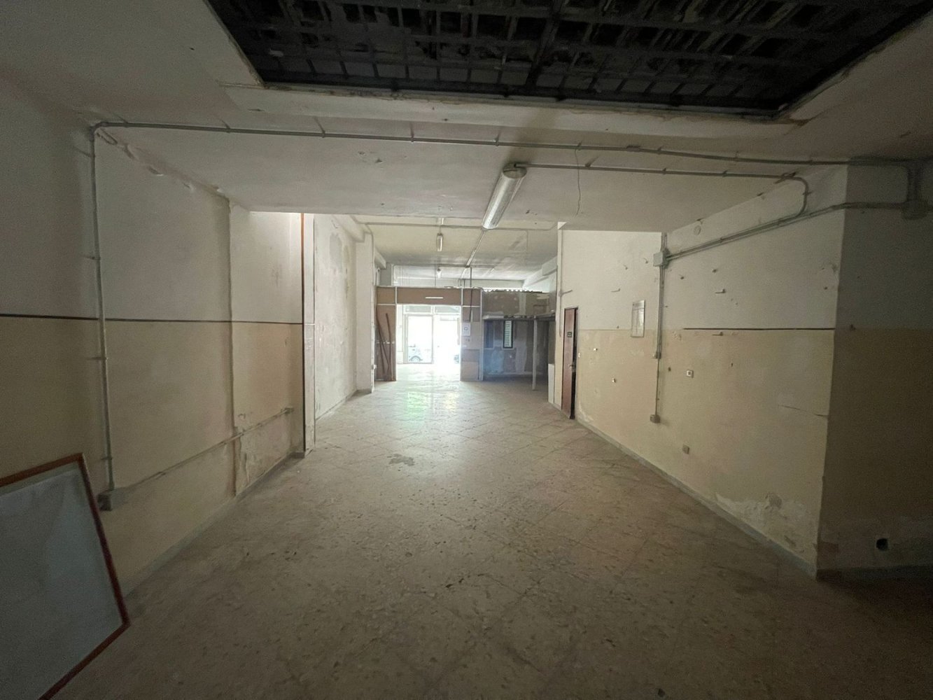 125m² Commercial property in Bari, Italy No. 391127