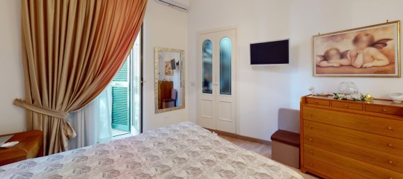 2 Schlafzimmer Wohnung in Naples, Italy, Nr. 206776 12