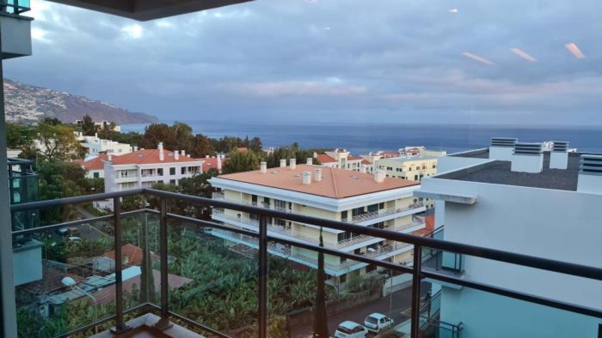 Apartamento de 3 dormitorios en Funchal, Portugal No. 1368
