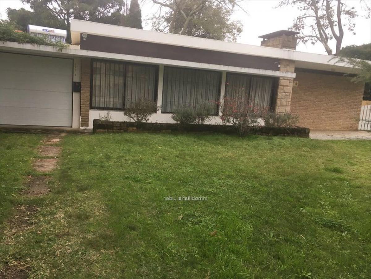 3 bedrooms House in Canelones, Uruguay No. 5125