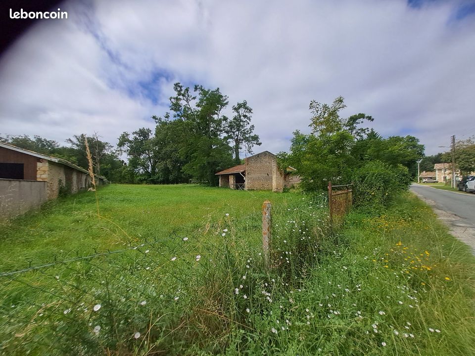 2300m² Land in Lesparre-Medoc, France No. 110049