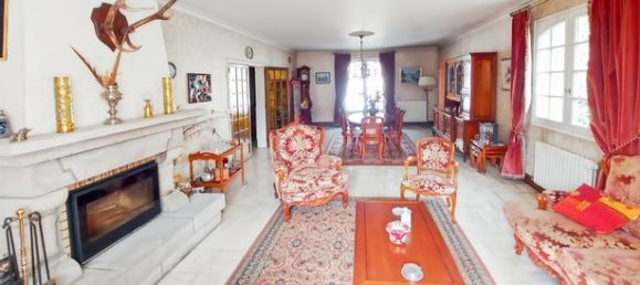 Casa de 4 dormitorios en Laval, France No. 311452 2