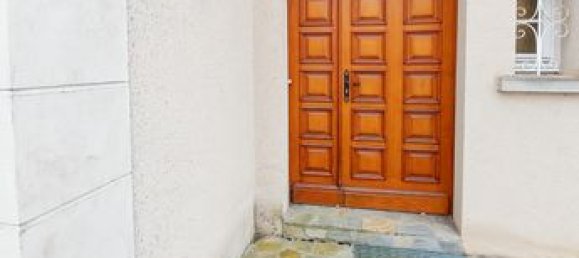 Casa de 4 dormitorios en Laval, France No. 311452 3