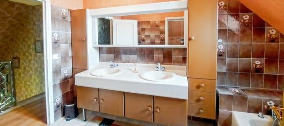 Casa de 4 dormitorios en Laval, France No. 311452 9